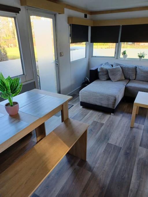 Chalet 14 Met Airco Familiecamping De Tien Heugten Schoonloo Drenthe Exterior foto